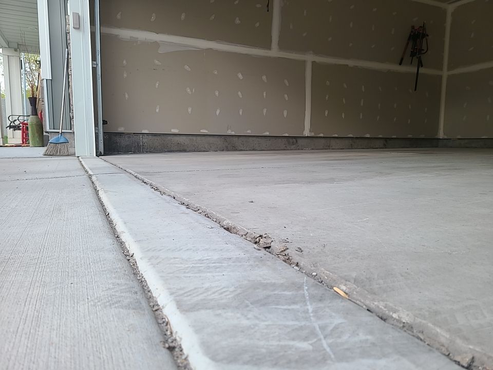Steamboat Flaked Garage Coating in Hyrum, Utah Steamboat Flaked Garage Coating in Hyrum, Utah