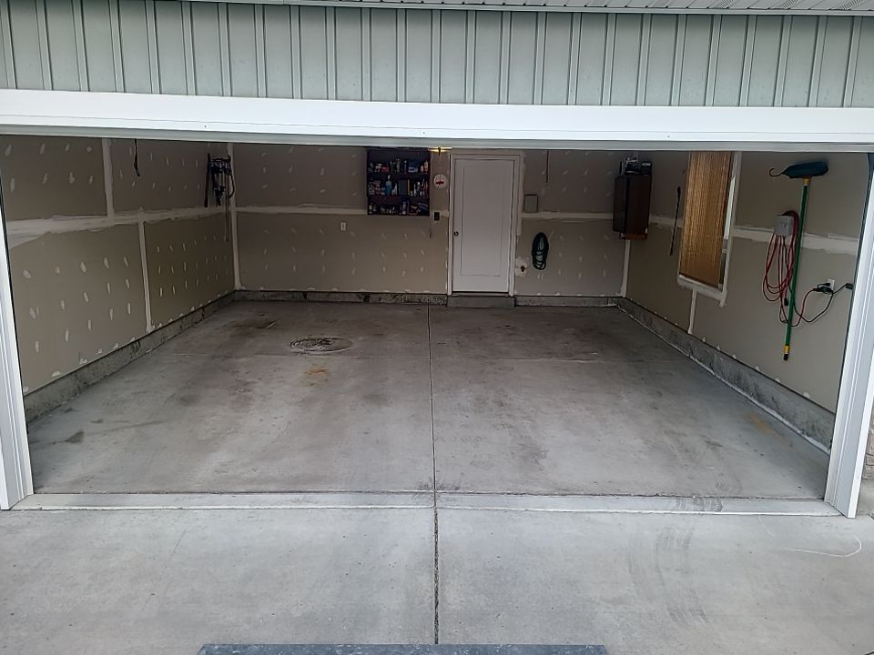 Steamboat Flaked Garage Coating in Hyrum, Utah