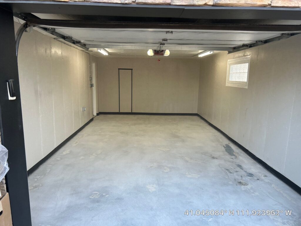 Shoreline Flake Garage Floor Coating - Kaysville, Utah